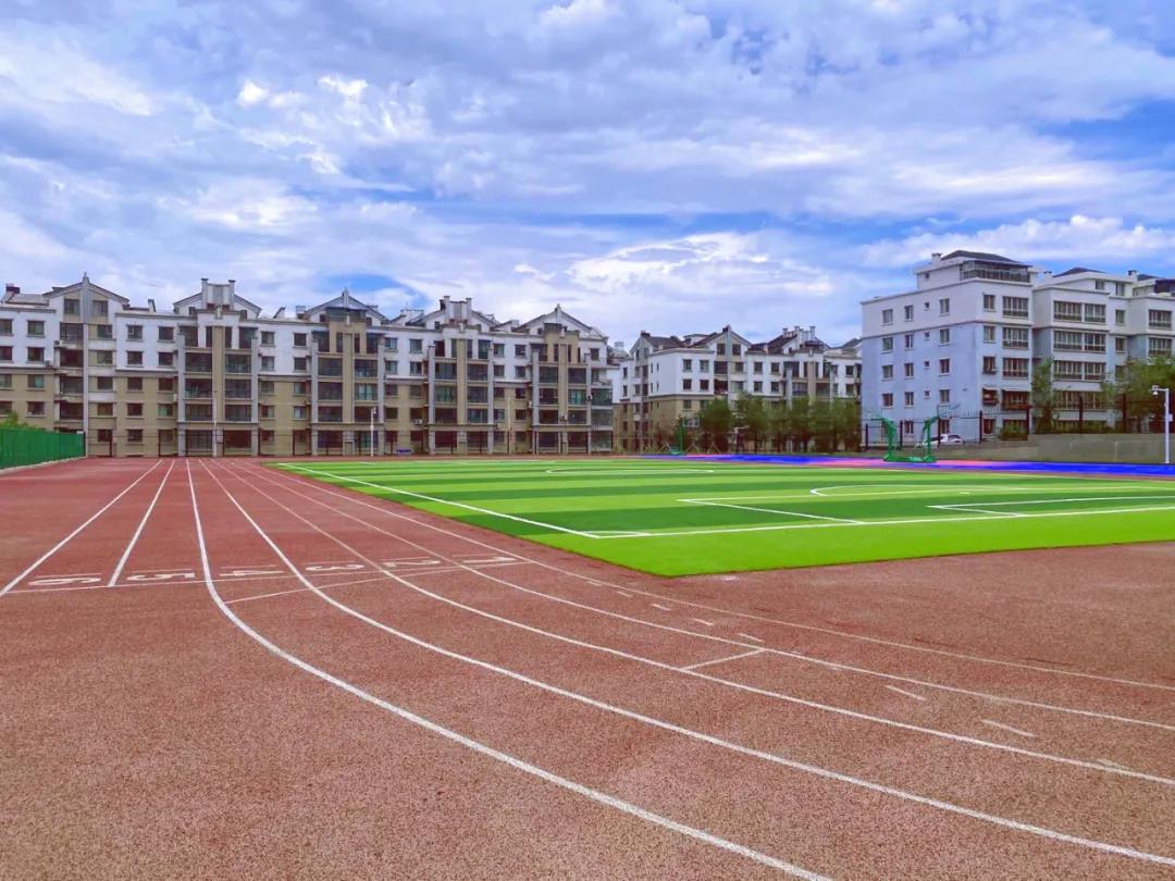 祖国最南端喀什28中学塑胶跑道足球场运动场完工